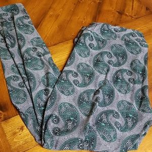 LuLaRoe leggings black and white with green paisle